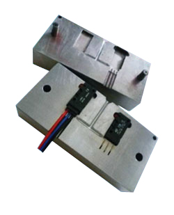 傳感器注塑機(jī)模具